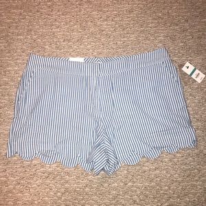 NWT Crown and Ivy shorts